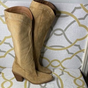 Mi.iM Don’t be a Square Apricot Boots